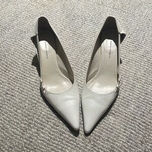 Vintage White Pebbled Leather Kitten Heels by Banana Republic size 7.5